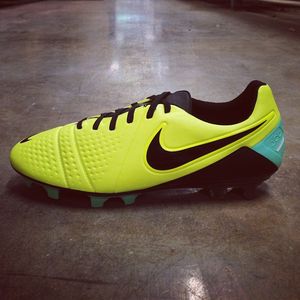 Image post by @soccerdotcom on Instagram