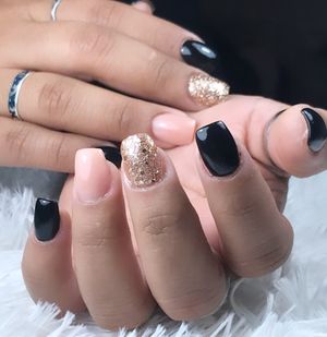 Image post by @nestanails on Instagram