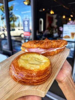 Image post by @emcoffeehouse.official on Instagram