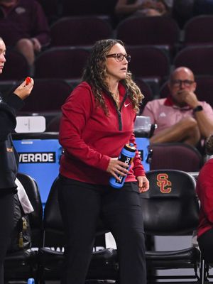 Image post by @uscwomensvolley on Instagram