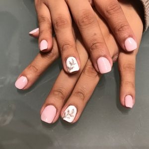 Image post by @nestanails on Instagram
