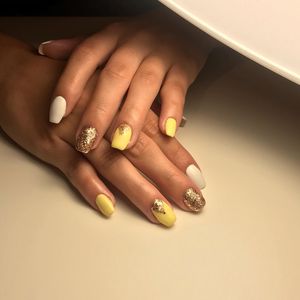 Image post by @nestanails on Instagram