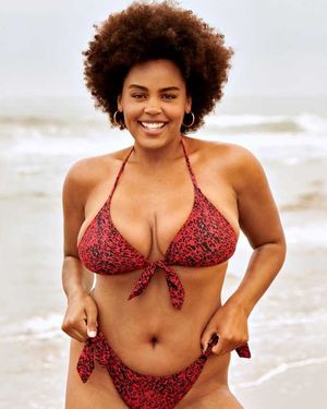 Image post by @si_swimsuit on Instagram