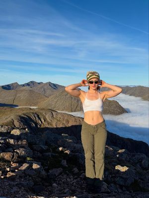 Image post by @rhiannonhikes on Instagram