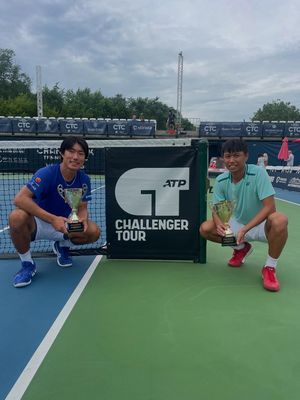 Image post by @crackedracquets on Instagram