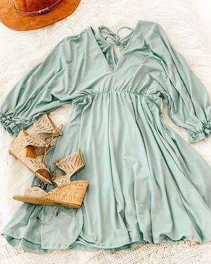 Image post by @shopfillyflair on Instagram
