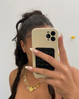 Image post by @westenvycharm on Instagram