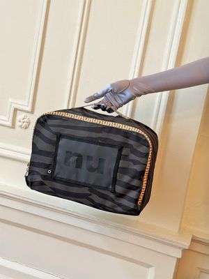 Image post by @nuuly on Instagram