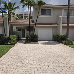 Image post by @ventasyrentasmiami on Instagram