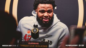 Image post by @CFBPlayoff on Twitter