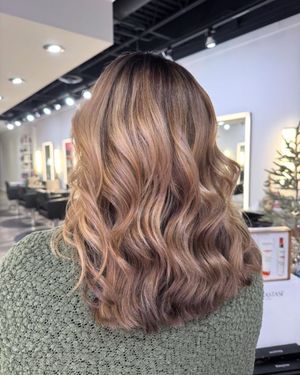 Image post by @studiovasi_salon on Instagram