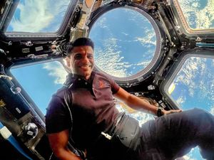Image post by @thom_astro on Instagram