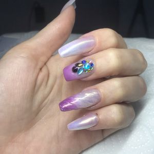 Image post by @nestanails on Instagram