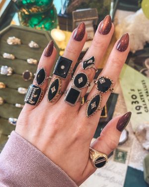 Image post by @maejeanvintage on Instagram