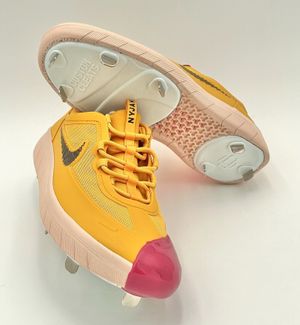 Image post by @customcleats on Instagram