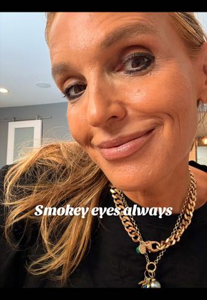Video post by @shop.with.caroline on TikTok