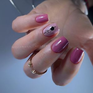 Image post by @nestanails on Instagram