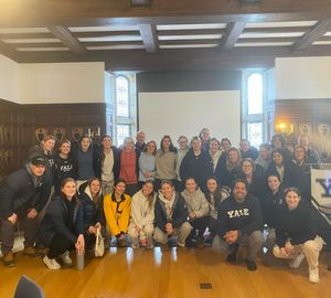 Image post by @yalewhockey on Instagram