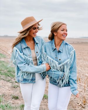 Image post by @shopfillyflair on Instagram