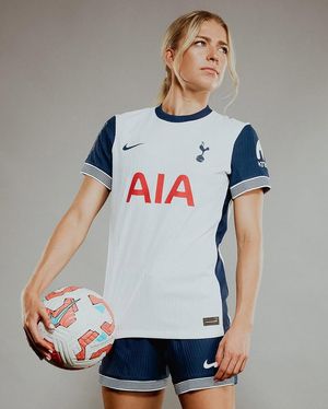 Image post by @SpursWomen on Facebook