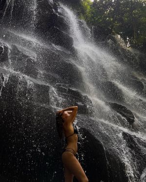 Image post by @carlabenavent17 on Instagram
