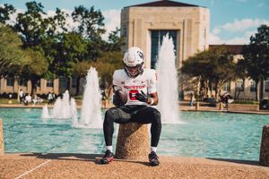 Image post by @UHCougarFB on Twitter