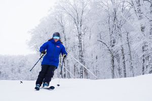 Image post by @mountsunapeeresort on Facebook
