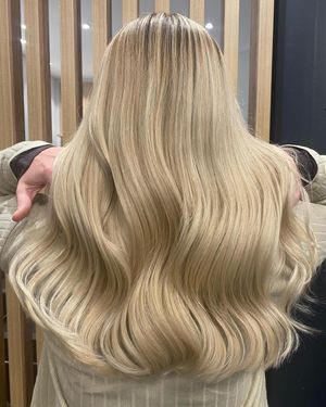 Image post by @enjoyhairstyling.aalen on Instagram