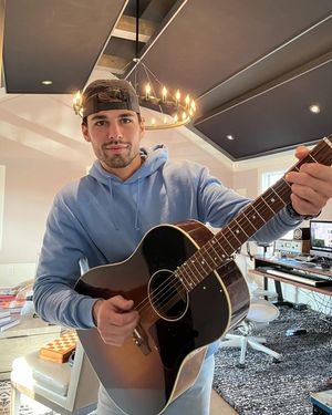 Image post by @derekaustinmusic on Instagram