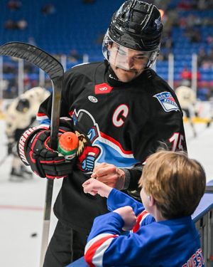 Image post by @bisonhockeyechl on Instagram