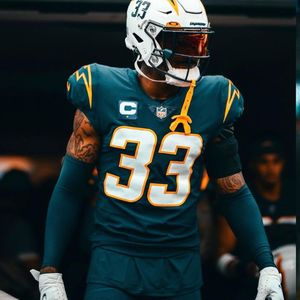 Image post by @derwinjames on Instagram