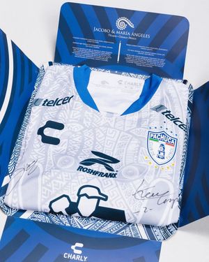 Image post by @soccerdotcom on Facebook
