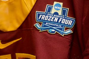Image post by @GopherWHockey on Twitter