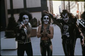 Image post by @kissonline on Instagram