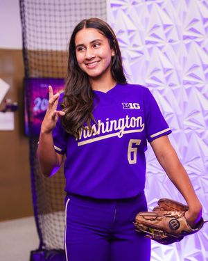 Image post by @uwsoftball on Instagram