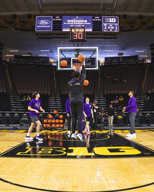 Image post by @uw_mbb on Instagram