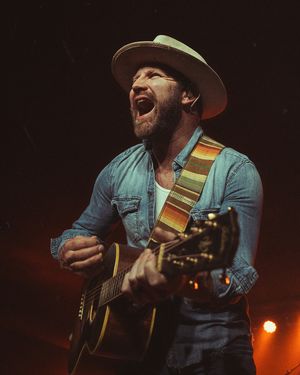 Image post by @drakewhitestomp on Instagram