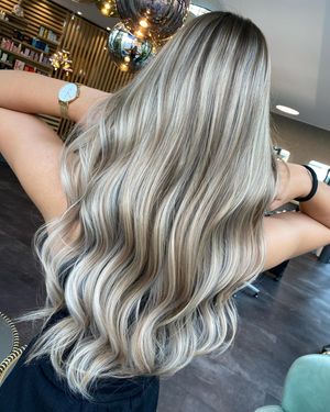 Image post by @enjoyhairstyling.aalen on Instagram