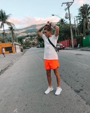 Image post by @itsleanndro on Instagram