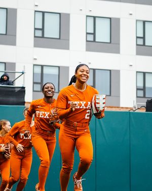 Image post by @texassoftball on Instagram
