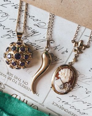 Image post by @maejeanvintage on Instagram