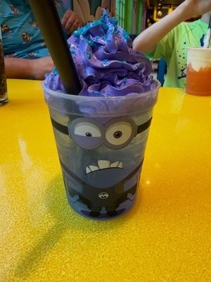 Image post by @Jessheartsthemeparks on Facebook