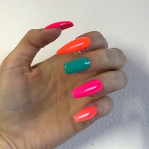 Image post by @nestanails on Instagram