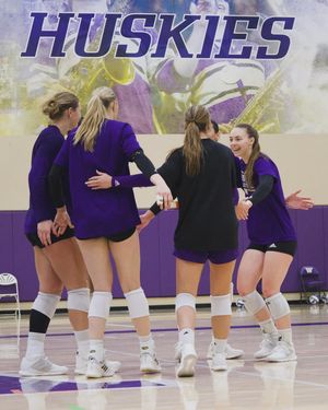 Image post by @uwvolleyball on Instagram