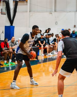 Image post by @romerunshoops on Instagram