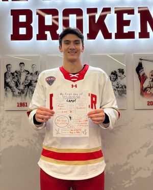 Image post by @du_hockey on Instagram