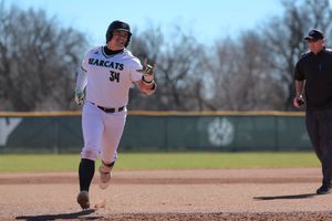 Image post by @bearcatsports on Twitter