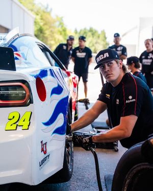 Image post by @hendrickmotorsports on Facebook