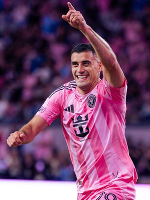 Image post by @shotsbyfrias on Instagram