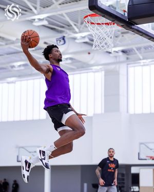 Image post by @gleaguesuns on Instagram